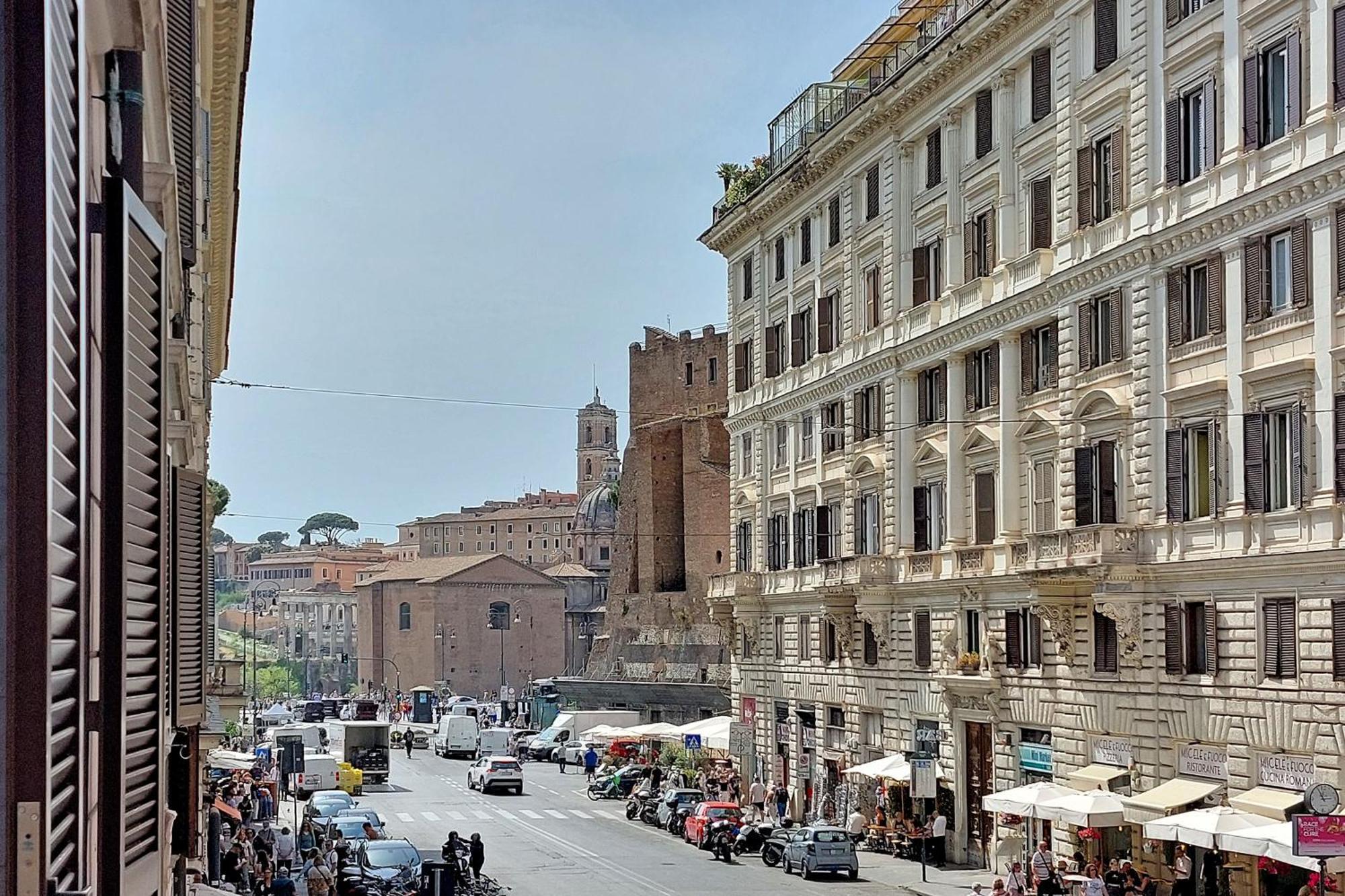 Ych-Colorful And Classy Apartment Near Fori Imperiali Рим Экстерьер фото