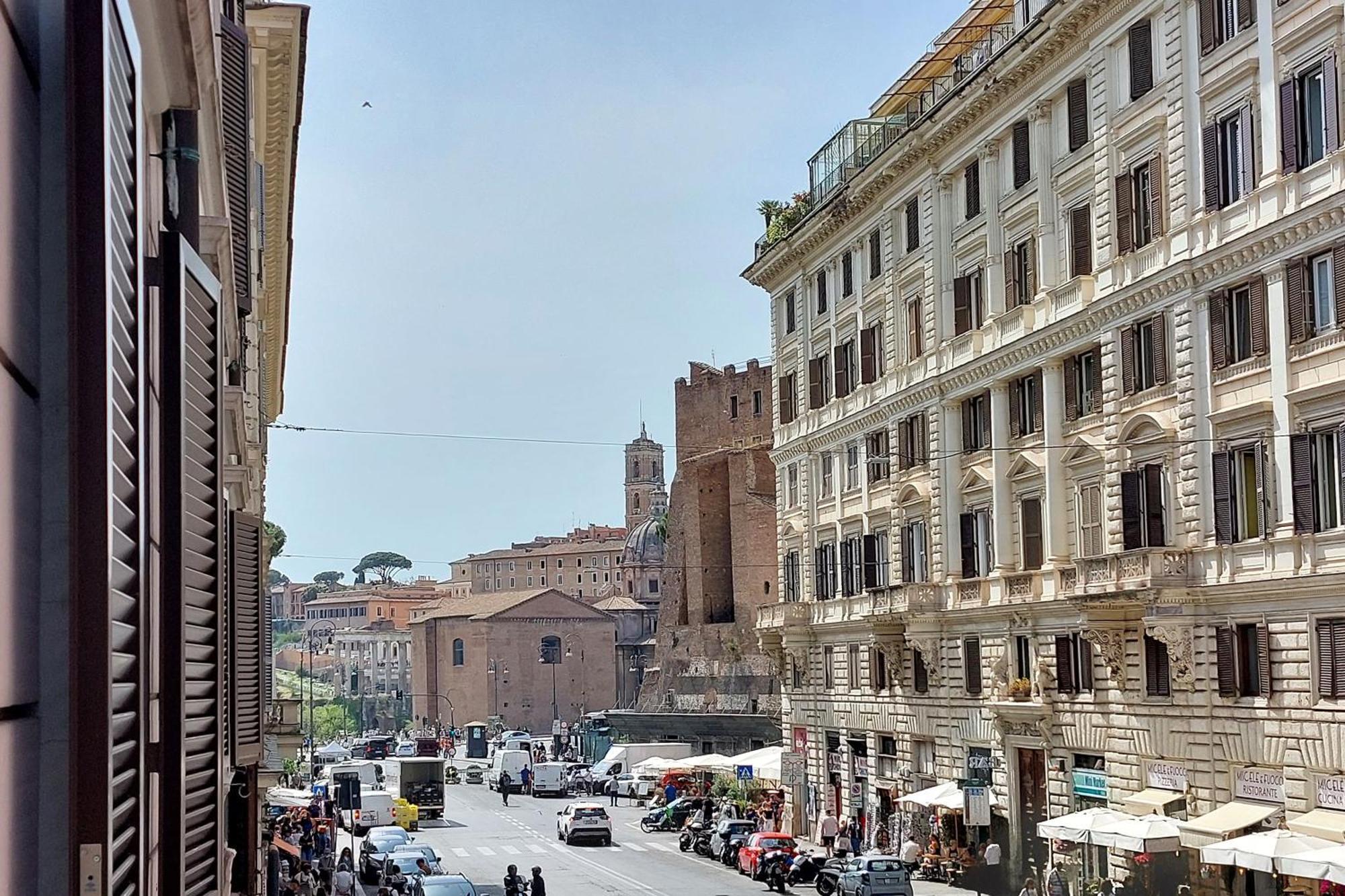 Ych-Colorful And Classy Apartment Near Fori Imperiali Рим Экстерьер фото